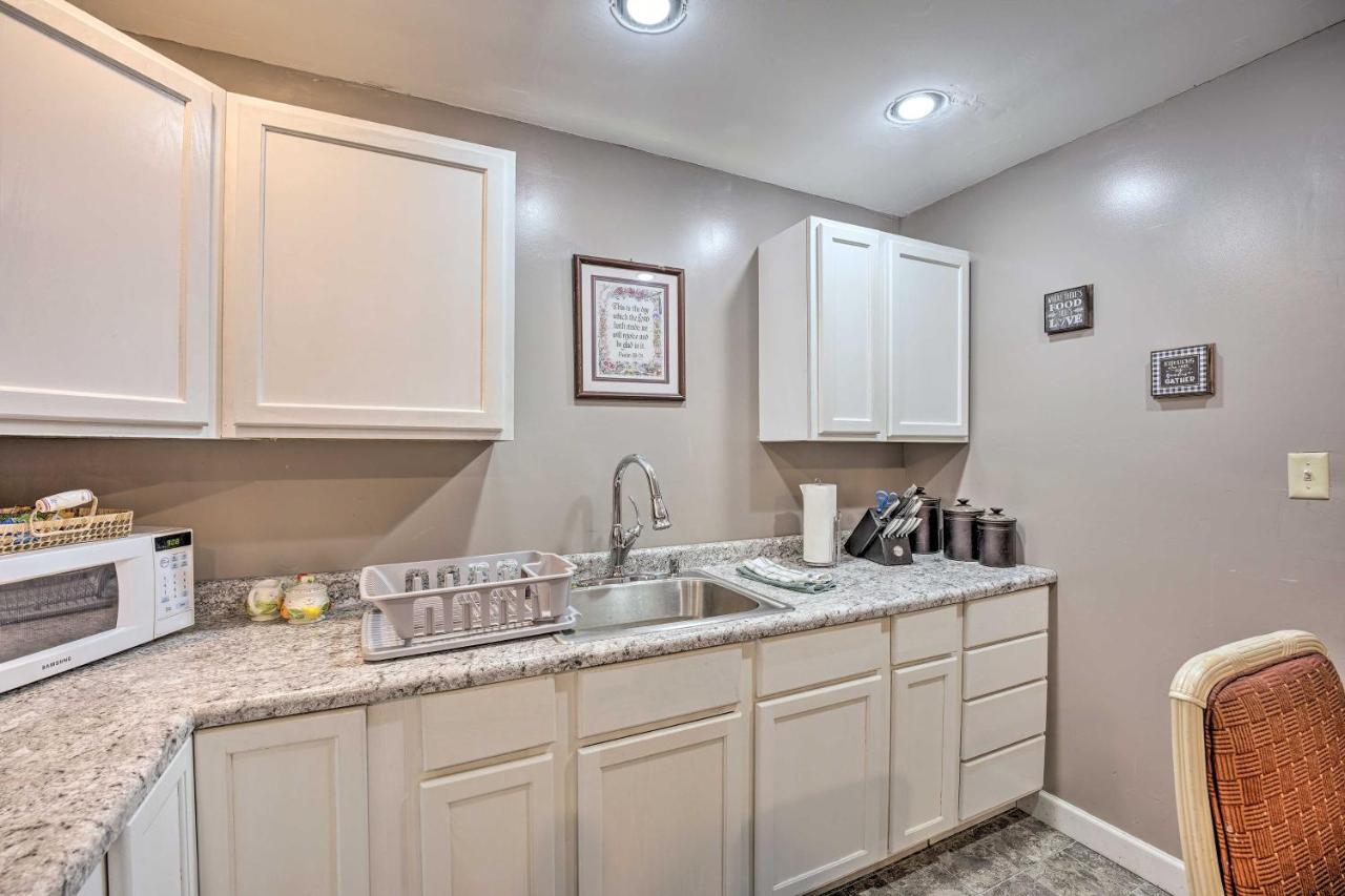 Lovely 3- Bedroom Apartment With Street Parking. Goshen Exterior foto